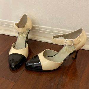 One of a Kind Ezio Creation Vintage Oxford Mary Jane heels. size 5.5 Leather
